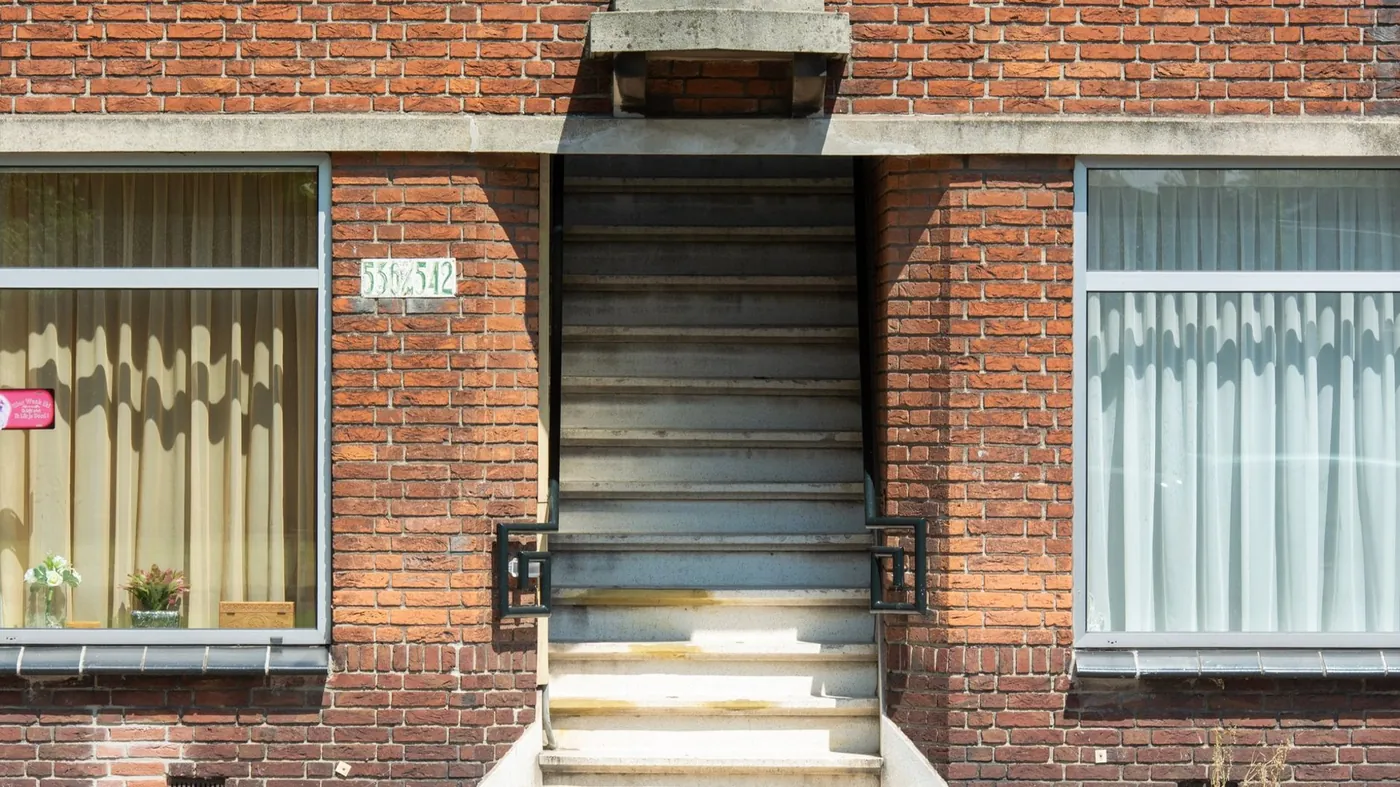 Treppenlift außen: Wetterschutz, Kosten und Alternativen