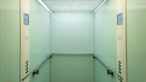 Homelift ohne Schacht: Wie er funktioniert und was er kostet
